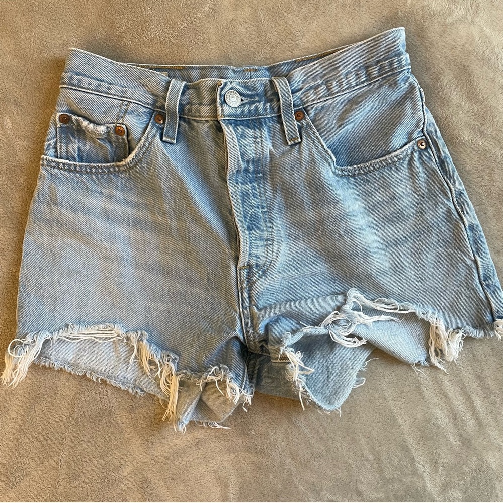 Tailored Levi’s 501 denim shorts size 28